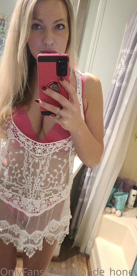 Blondehoney22