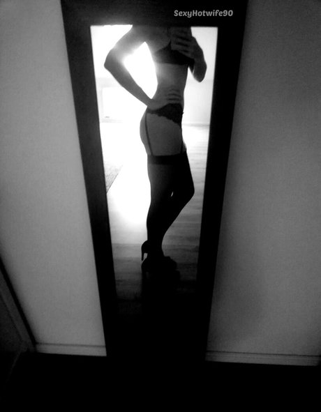 Sexyhotwife90
