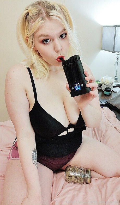 Freekitsunemiku  nude leaked OnlyFans photo