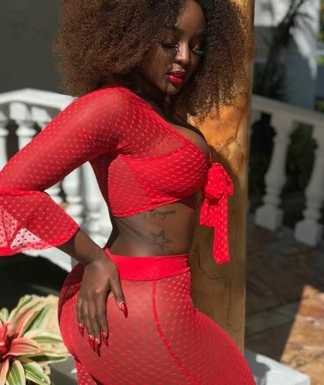 Amara La Negra