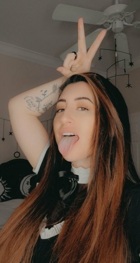 Poppycarminexxx