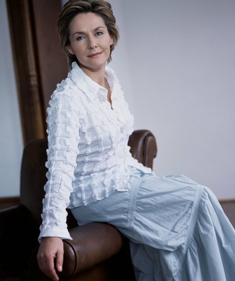 Amanda Burton