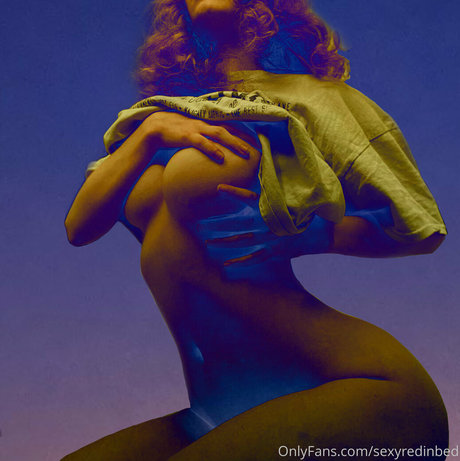 Sexyredinbed