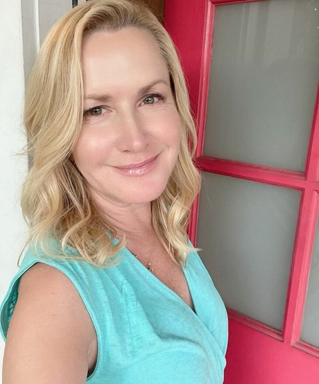 Angela Kinsey