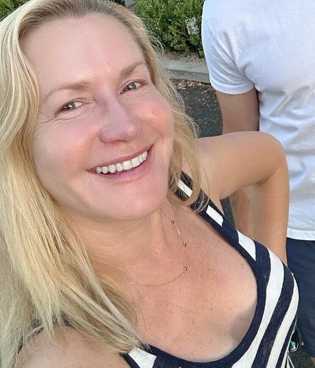 Angela Kinsey