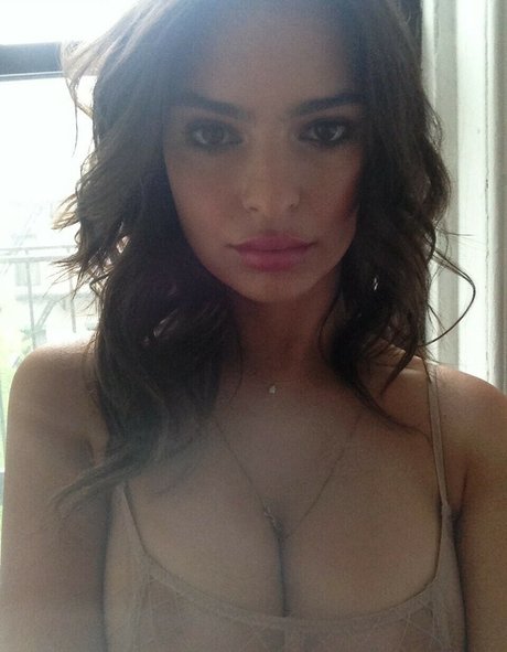 Emily Ratajkowski