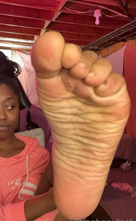Littleebonyfeet
