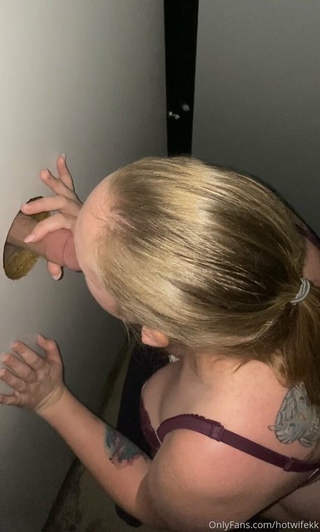Hotwifekk