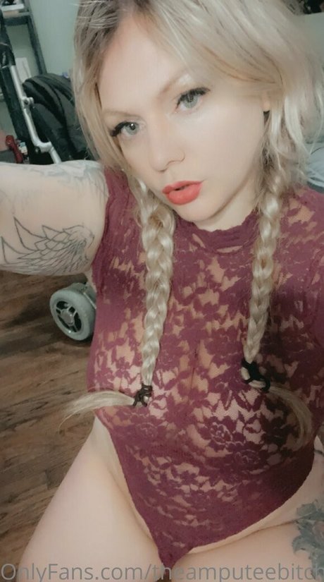 Theamputeebitch