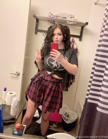 Vanessastrawberryfree