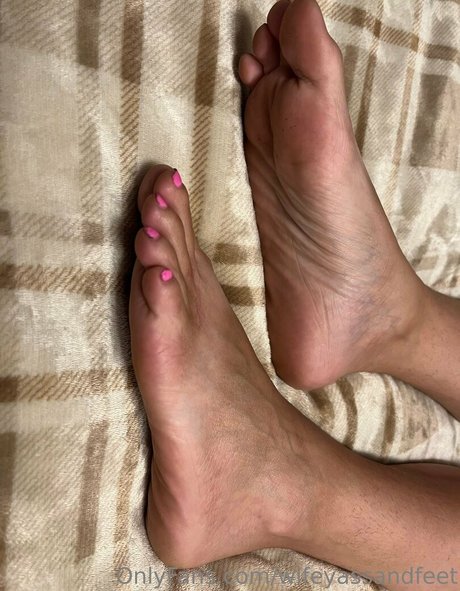 Wifeyassandfeet