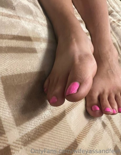Wifeyassandfeet