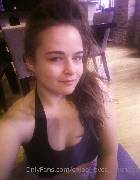 Chloelovesattention
