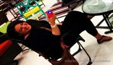 Thebigassssbbw1