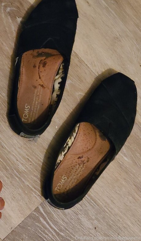 Smelliefeetsweetie