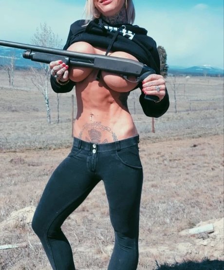 Girls With Guns