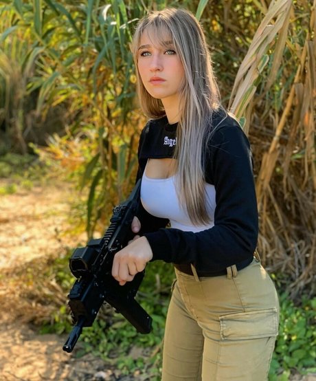 Girls With Guns