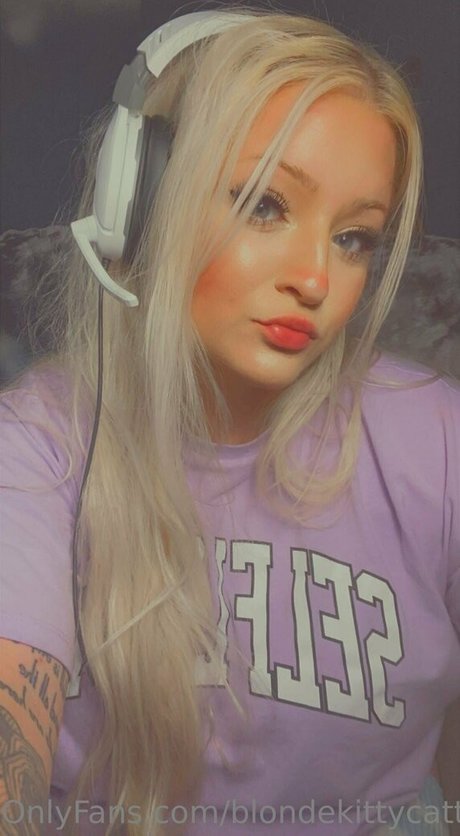 Blondekittycattt
