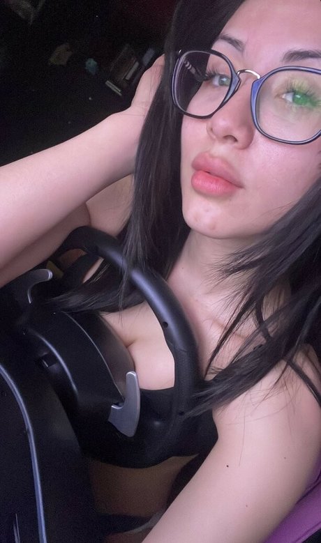 Arabella Kat Posting