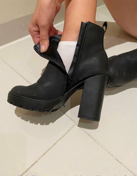 Goddesssilkysolesfree