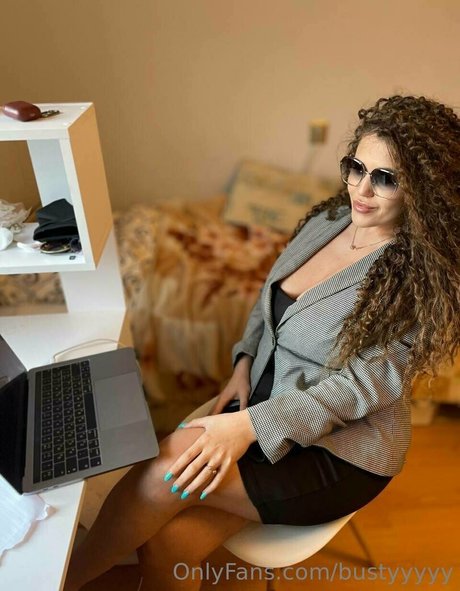 Bustyyyyy