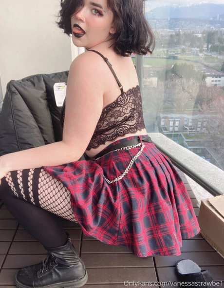 Vanessastrawbe1