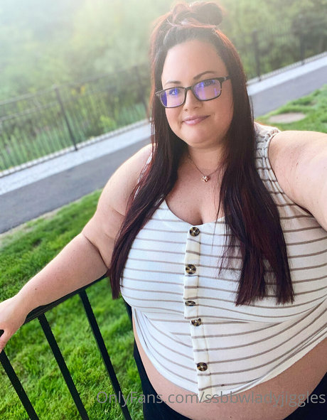 Ssbbwladyjiggles
