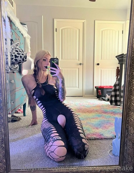 Strawberrysquirtcake