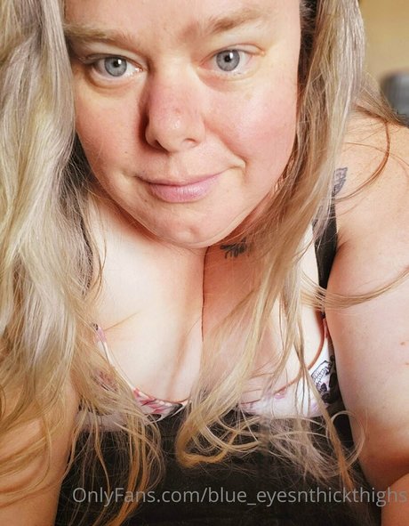 Blueeyesnthickthighs