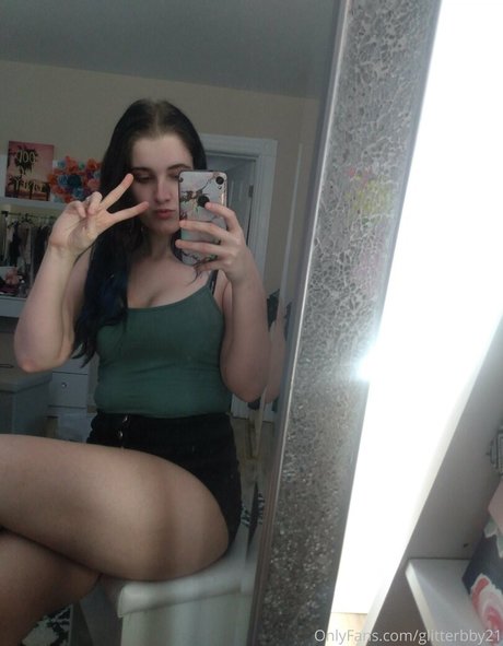 Glitterbby21